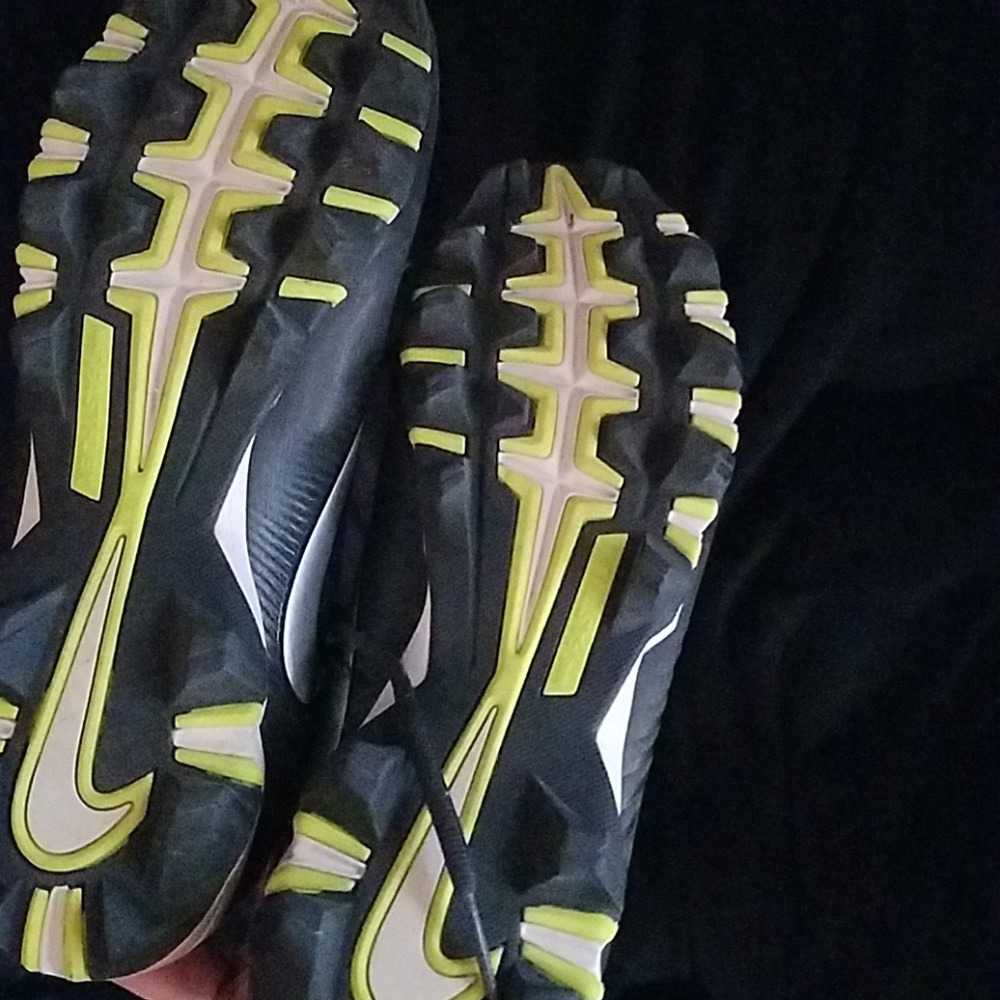 Cleats - Picture 3 of 4